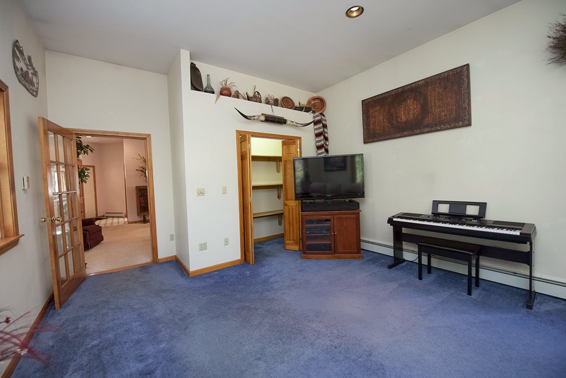 565 Candia Road Chester, NH 03036 - Photo 11 of 37