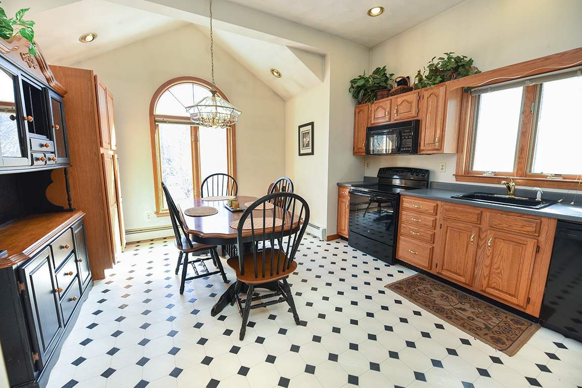 565 Candia Road Chester, NH 03036 - Photo 4 of 37