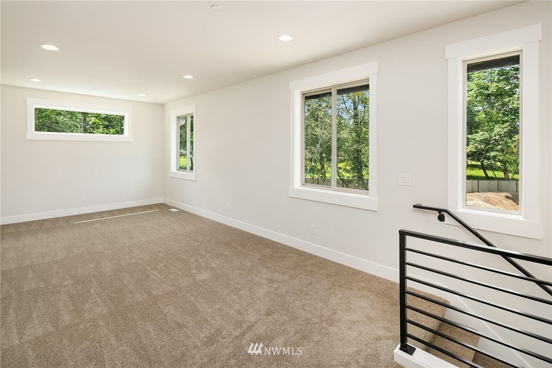 22359 Peter Grubb Road Southeast Renton, WA 98058 - Photo 11 of 23 Gallery Image 11