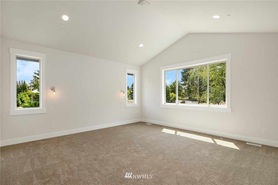 22359 Peter Grubb Road Southeast Renton, WA 98058 - Photo 12 of 23 Gallery Image 12