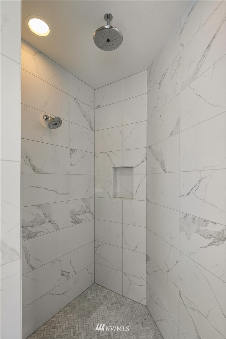 22359 Peter Grubb Road Southeast Renton, WA 98058 - Photo 14 of 23 Gallery Image 14
