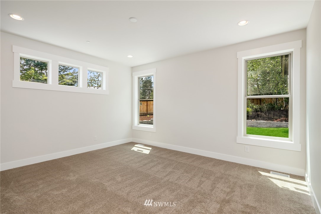 22359 Peter Grubb Road Southeast Renton, WA 98058 - Photo 16 of 23 Gallery Image 16