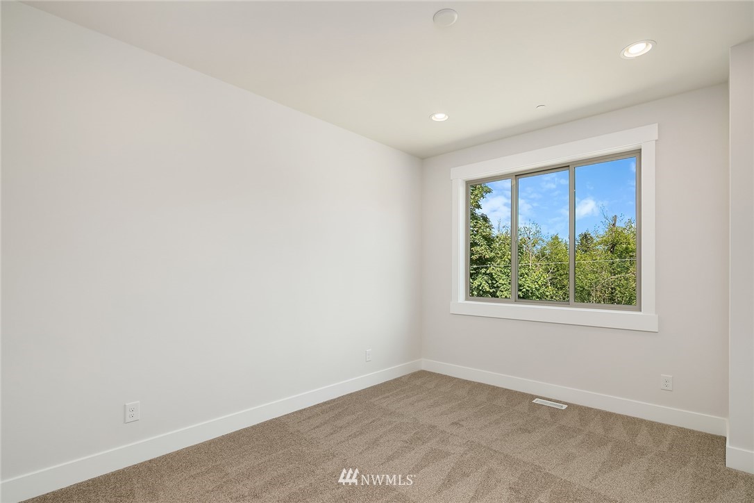 22359 Peter Grubb Road Southeast Renton, WA 98058 - Photo 17 of 23 Gallery Image 17