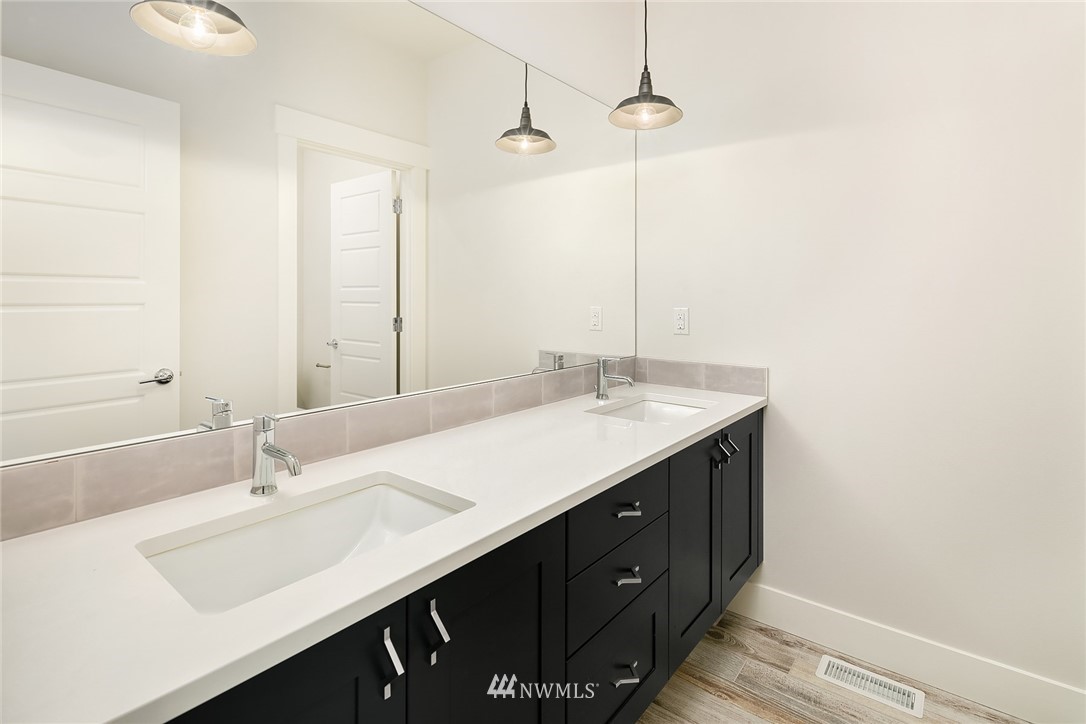 22359 Peter Grubb Road Southeast Renton, WA 98058 - Photo 18 of 23 Gallery Image 18
