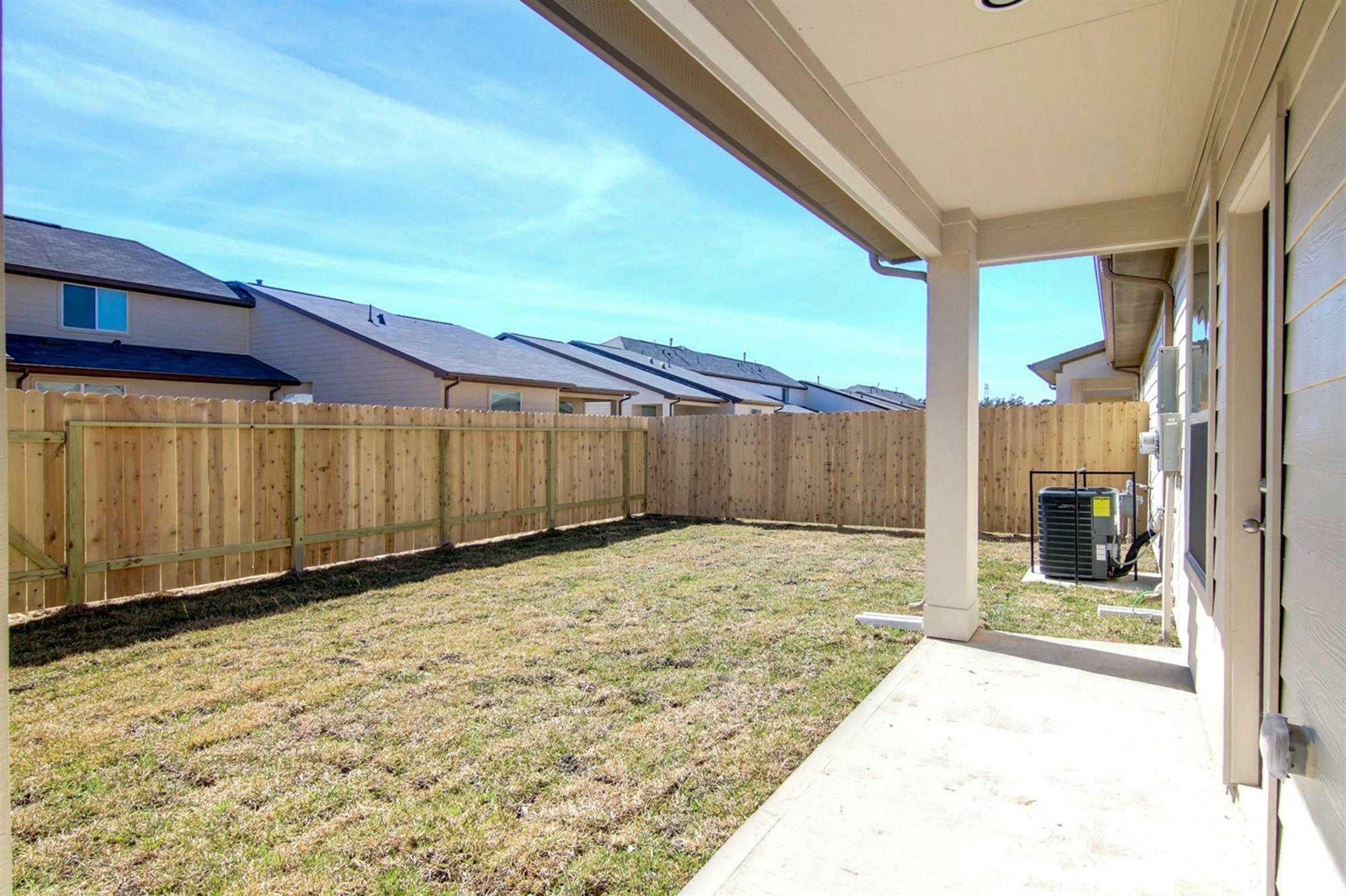 12338 Roy Mix Bohn Lane Houston, TX 77044 - Photo 2 of 16