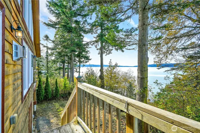 $475,000 | 17980 Cobahud Road, La Conner, WA 98257