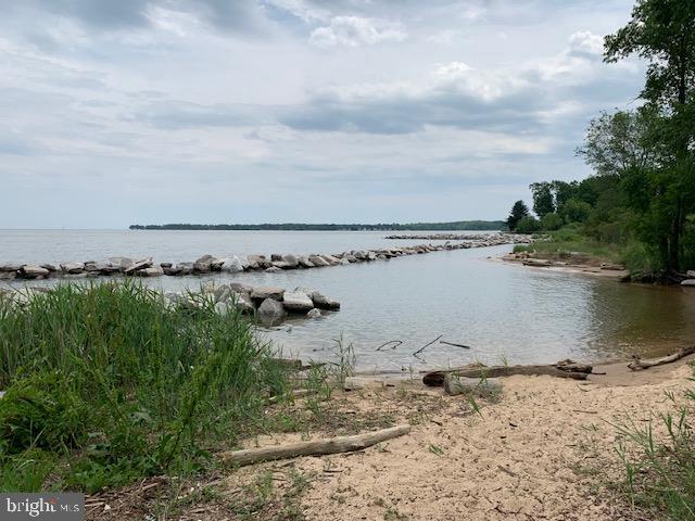 180 Dale Road Pasadena, MD 21122 - Photo 19 of 25 Beach access