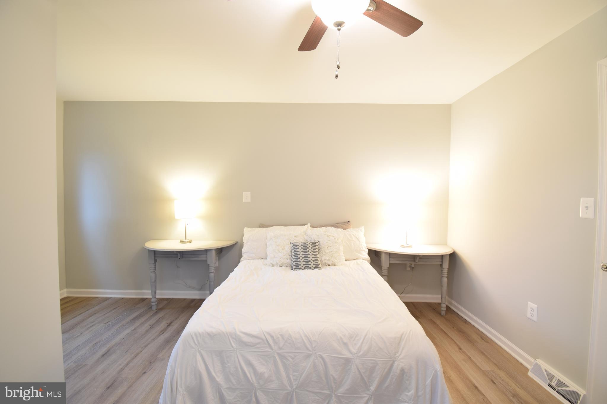 180 Dale Road Pasadena, MD 21122 - Photo 7 of 25 Light filled master bedroom.