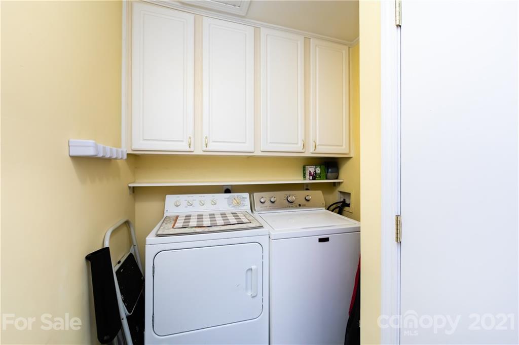 731 Lochridge Road Charlotte, NC 28209 - Photo 9 of 31 a utility room with dryer and washer