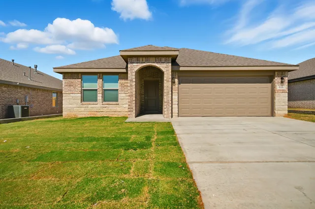 a view of an house with backyard space and garden
