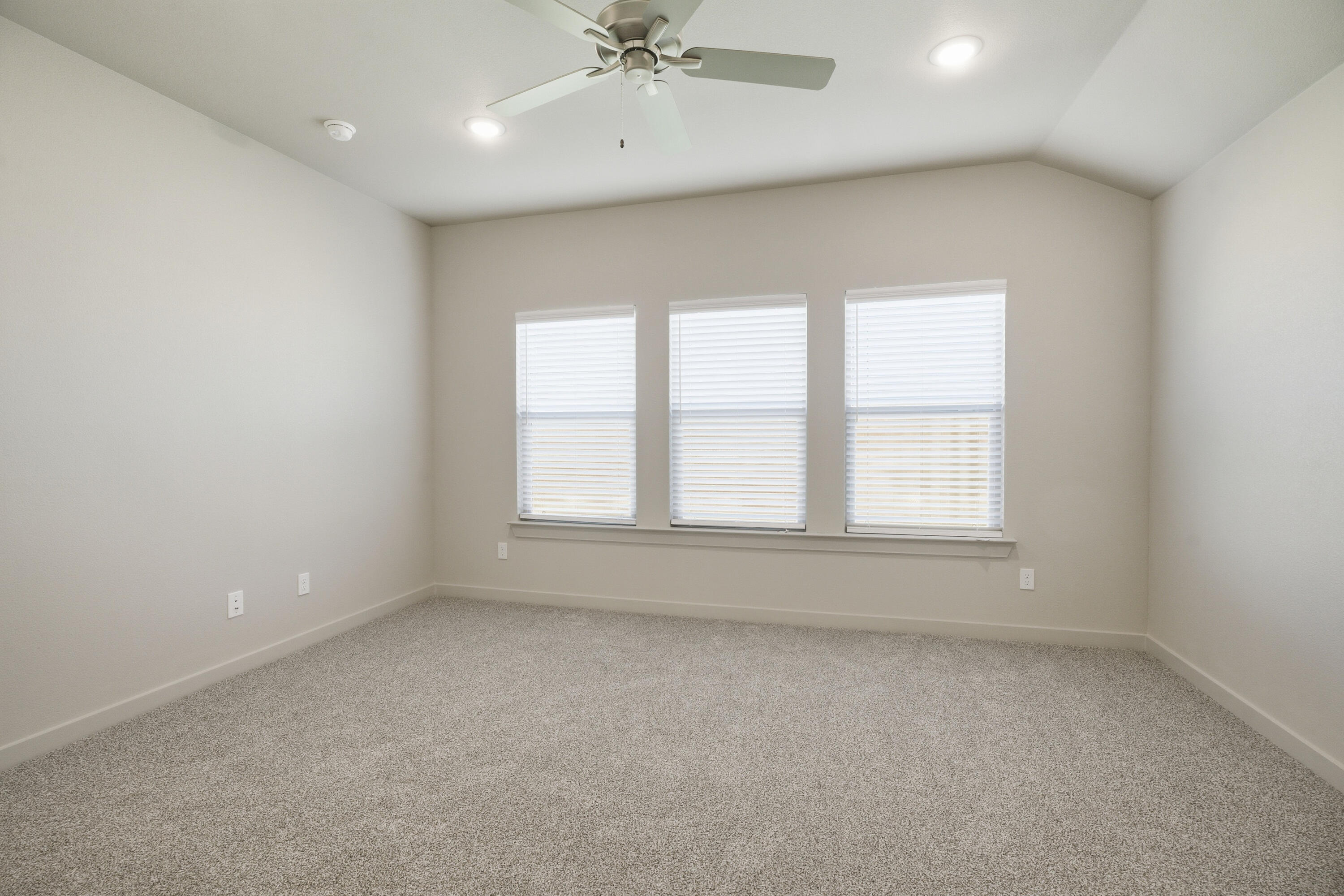 616 East 13th Street Wolfforth, TX 79382 - Photo 17 of 34 an empty room with a window