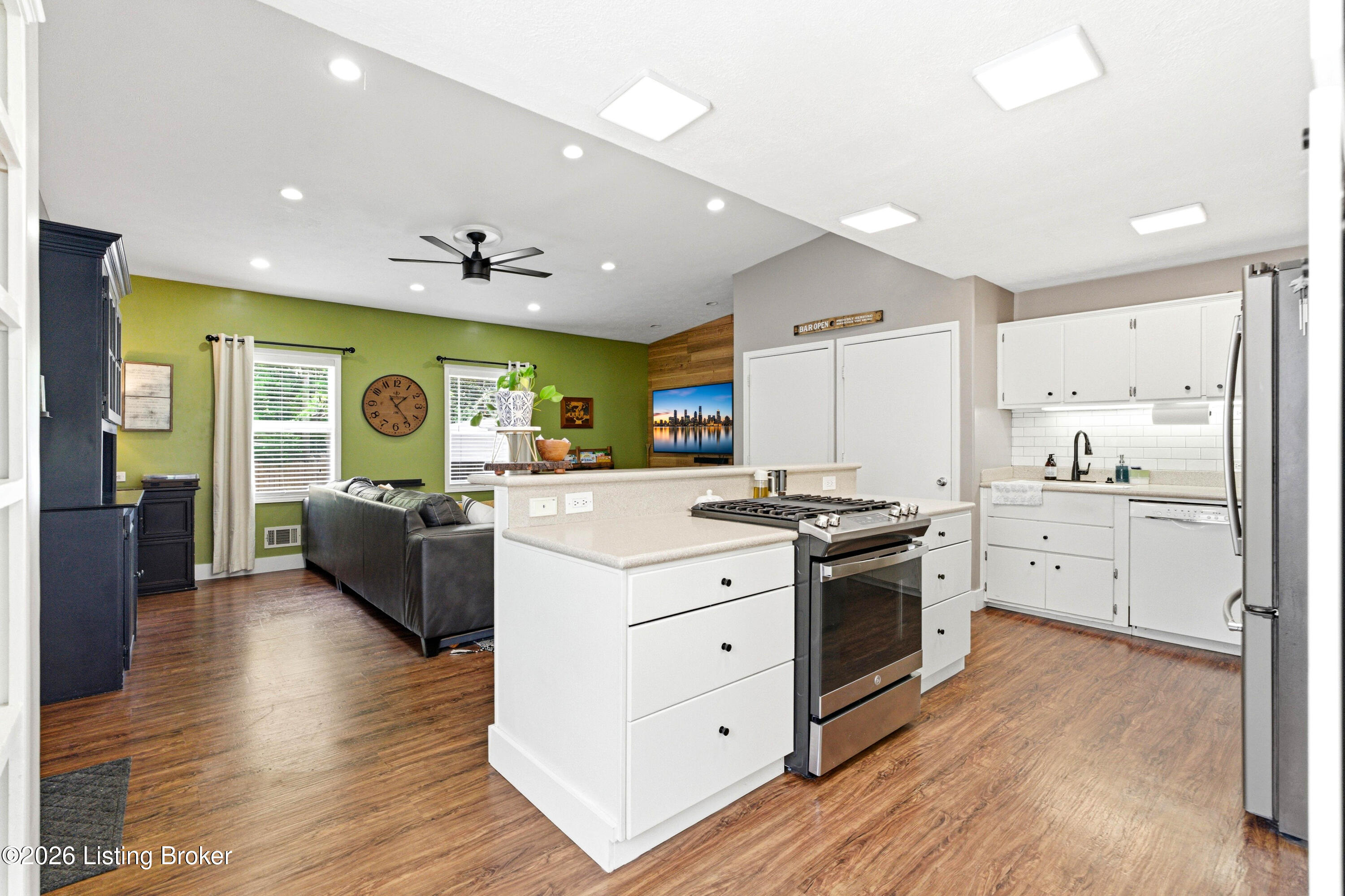 3112 Plover Road Louisville, KY 40213 - Photo 8 of 31 Kitchen
