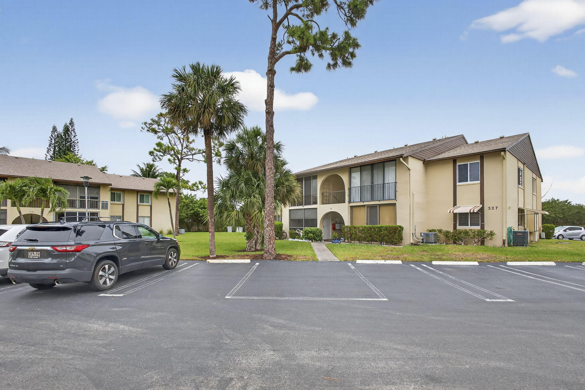 327 Pine Ridge Circle, Unit A1 Greenacres, FL 33463 - Photo 3 of 48 3-web-or-mls-BS1A2952