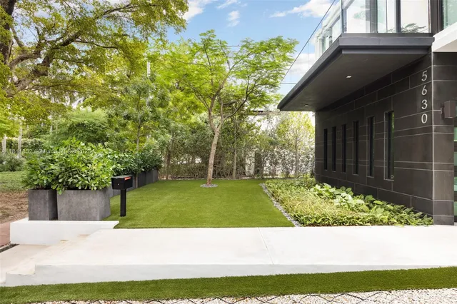 a view of a flower pot