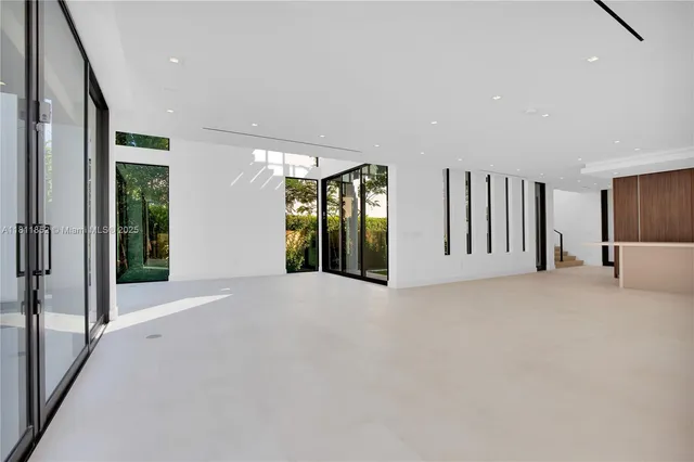 $6,500,000 | 5630 Pine Tree Drive, Miami Beach, FL 33140