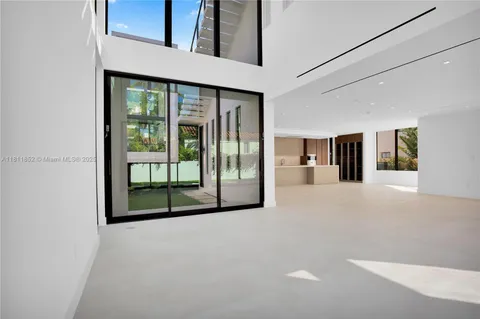 $6,500,000 | 5630 Pine Tree Drive, Miami Beach, FL 33140