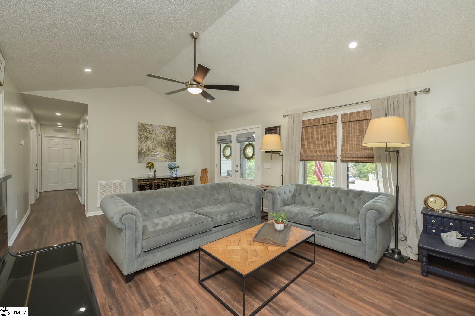 124 Rochester Court Easley, SC 29640 - Photo 5 of 31