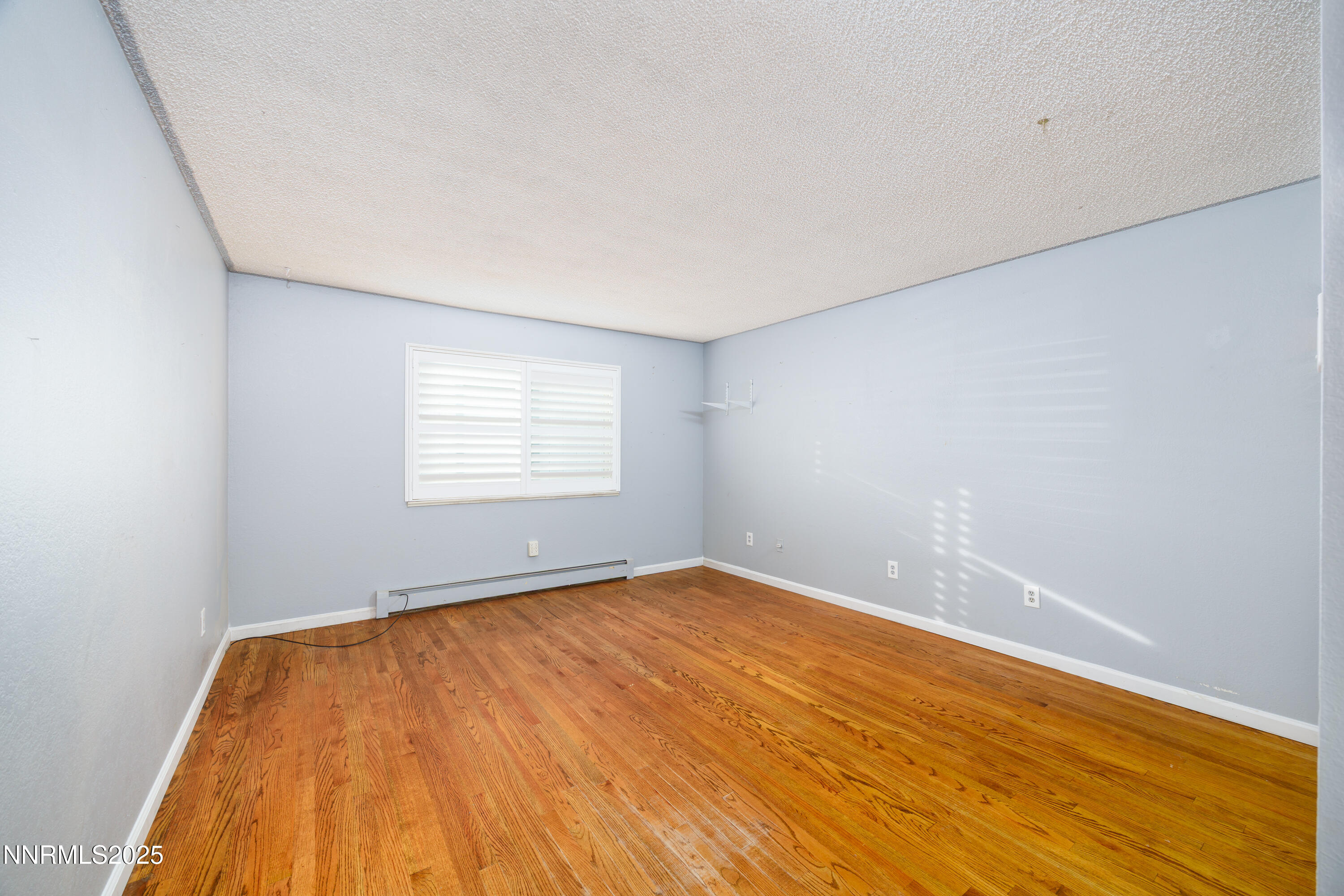 375 Hoge Road Reno, NV 89506 - Photo 8 of 36 a view of an empty room and window