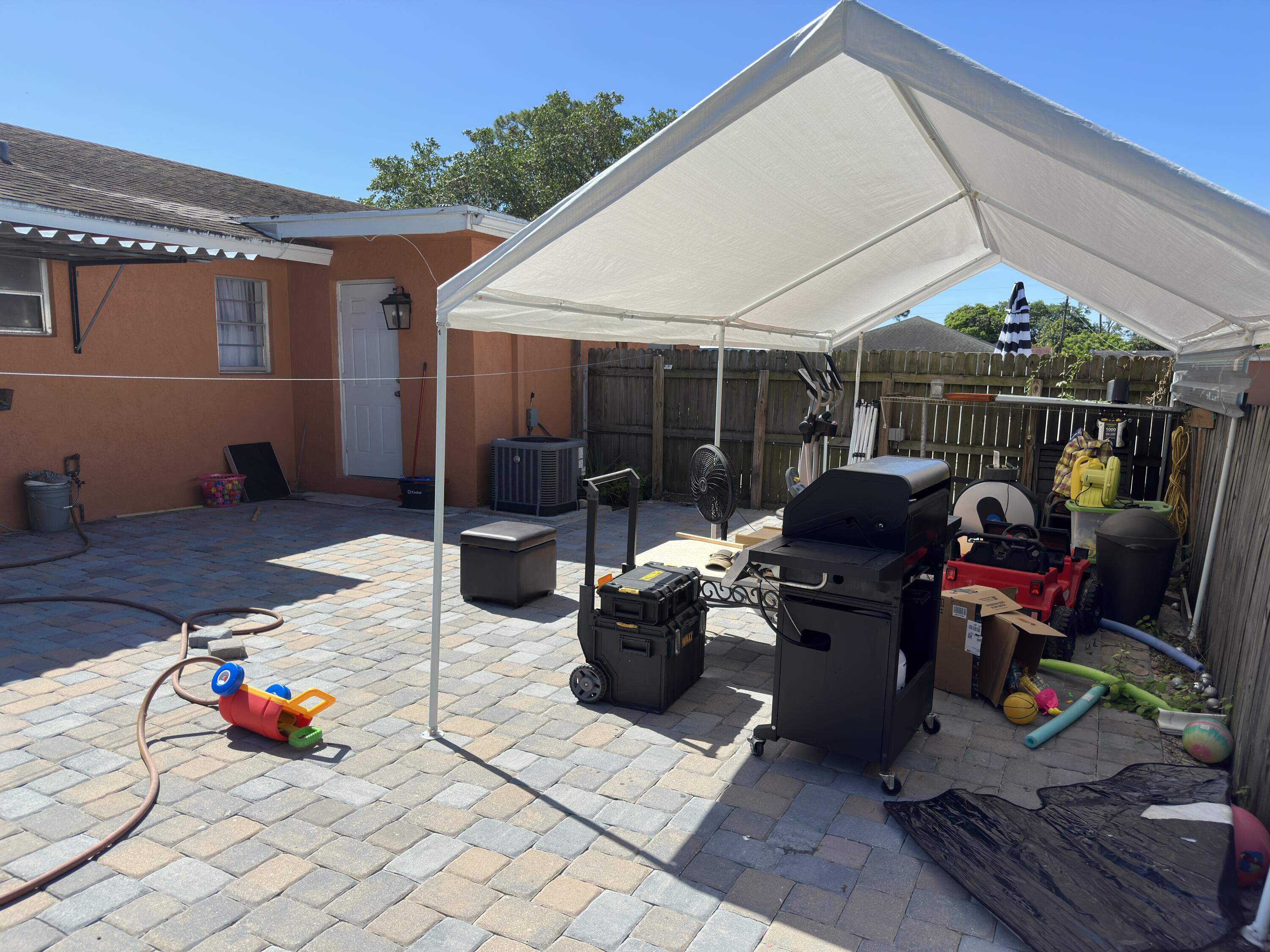 5655 Mango Road West Palm Beach, FL 33413 - Photo 11 of 67 IMG_3439