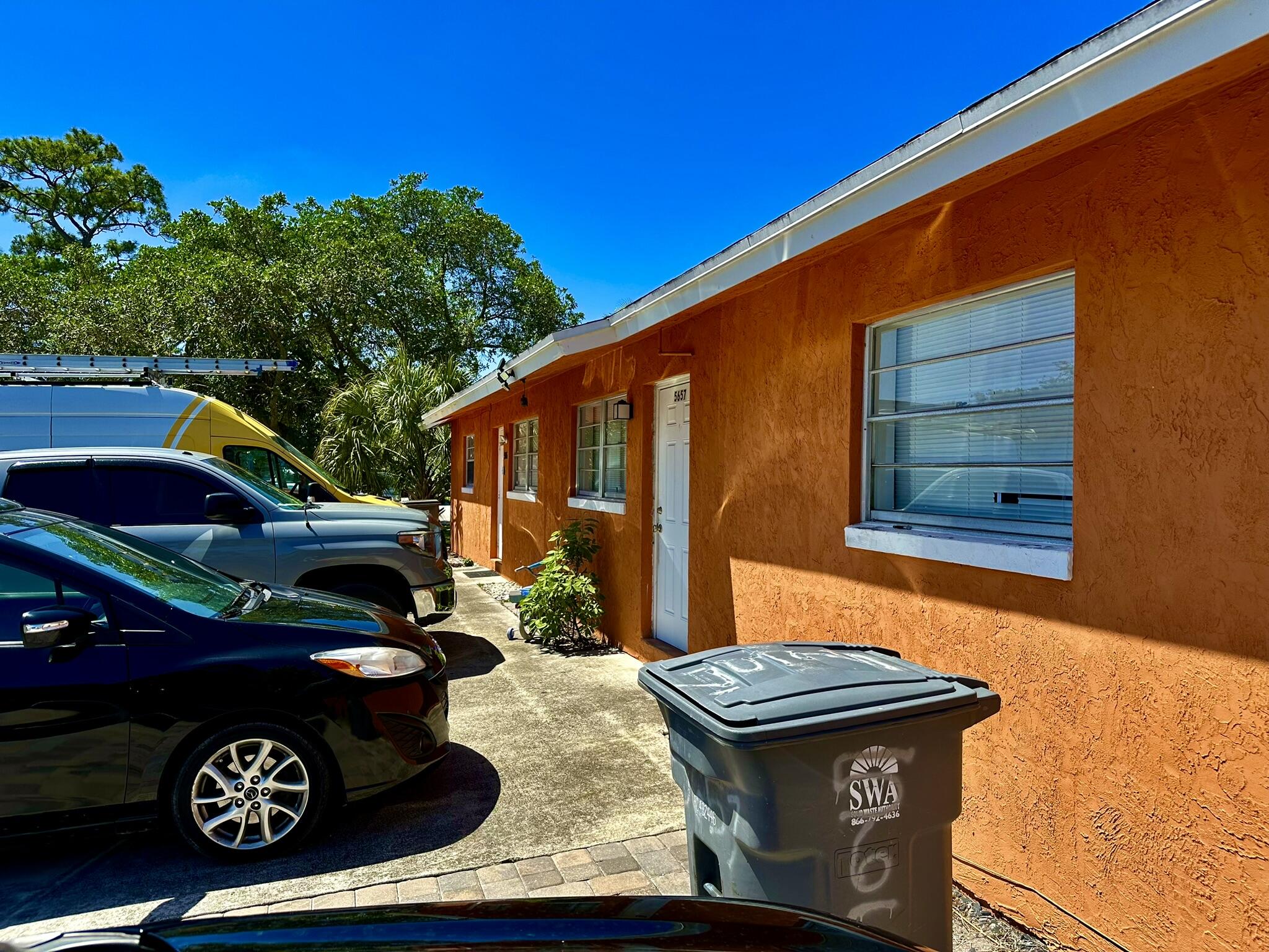 5655 Mango Road West Palm Beach, FL 33413 - Photo 3 of 67 IMG_3508