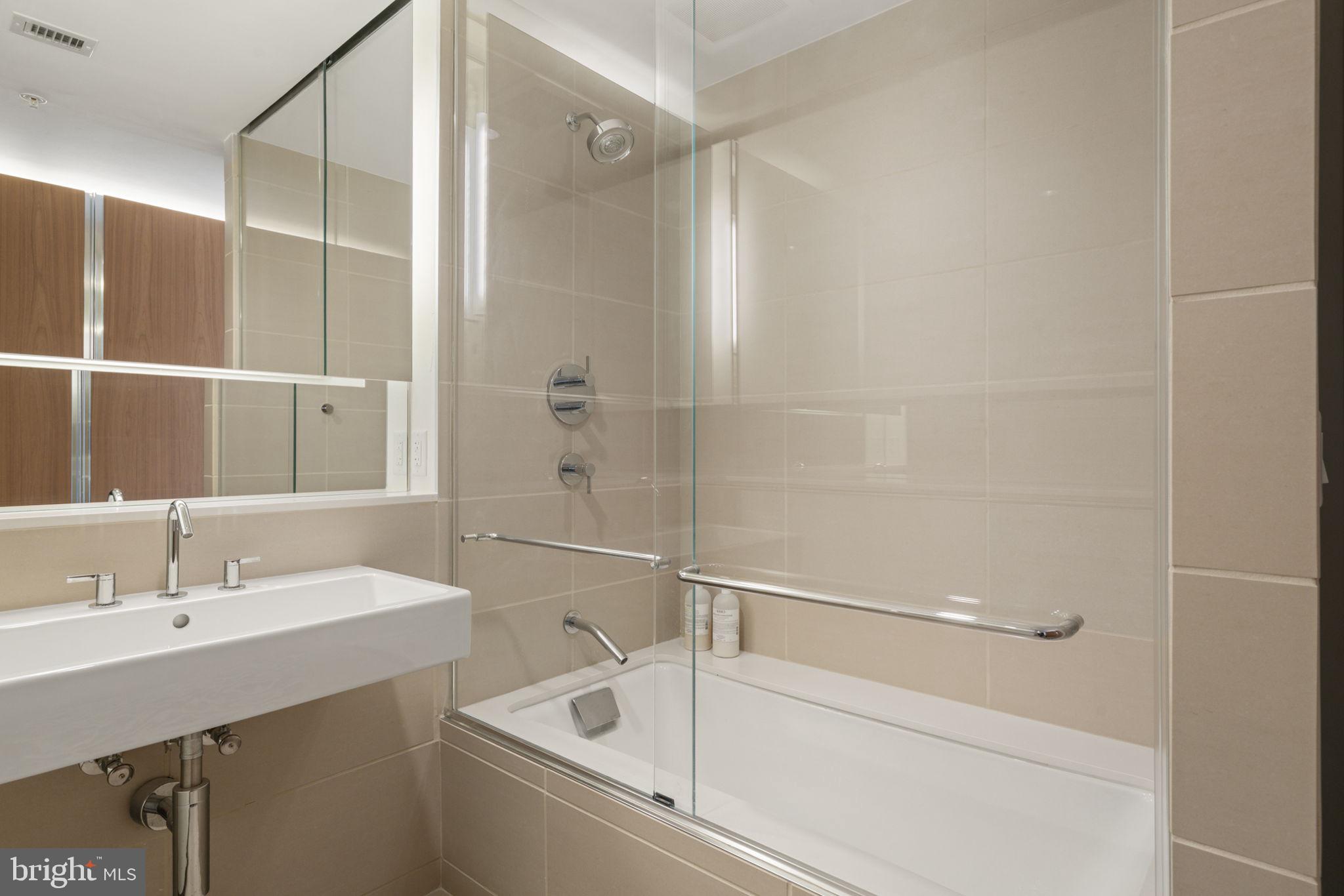 925 H Street Northwest, Unit 710 Washington, DC 20001 - Photo 11 of 40 Gallery Image 11