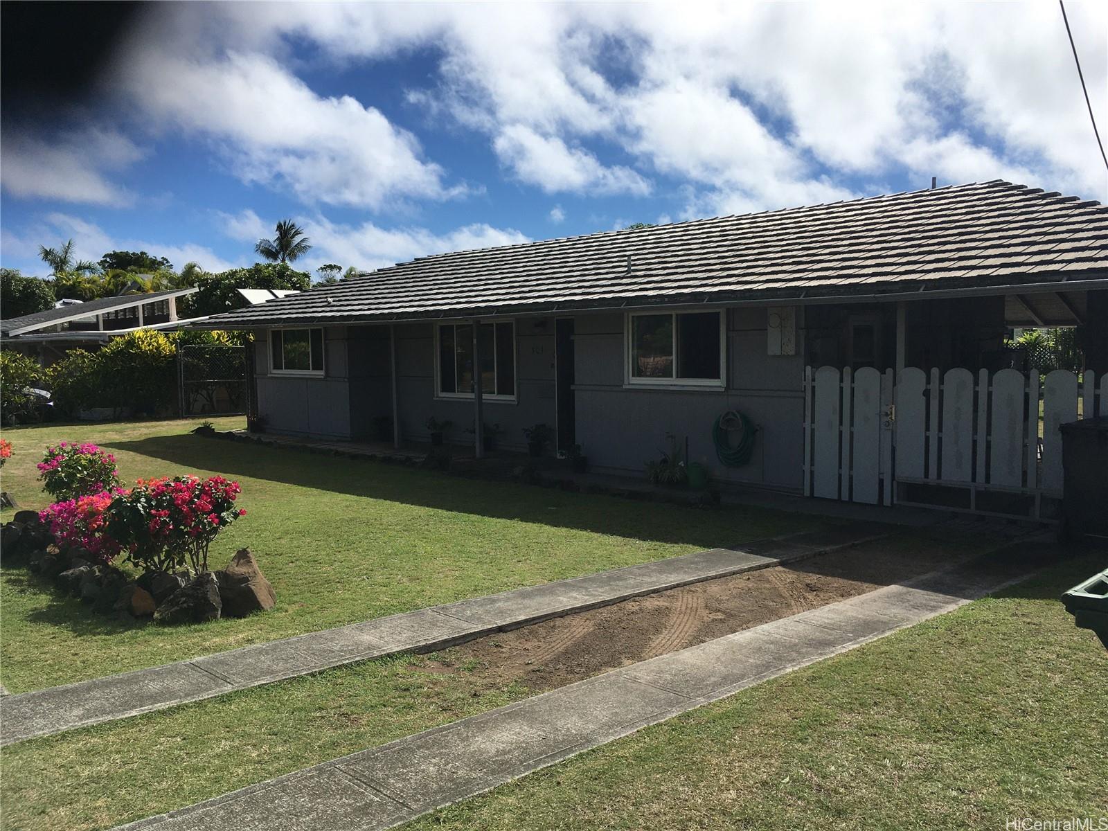 301 Kailua Road Kailua, HI 96734 - Photo 1 of 1 a backyard of a house