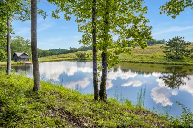 a view of a tennis court