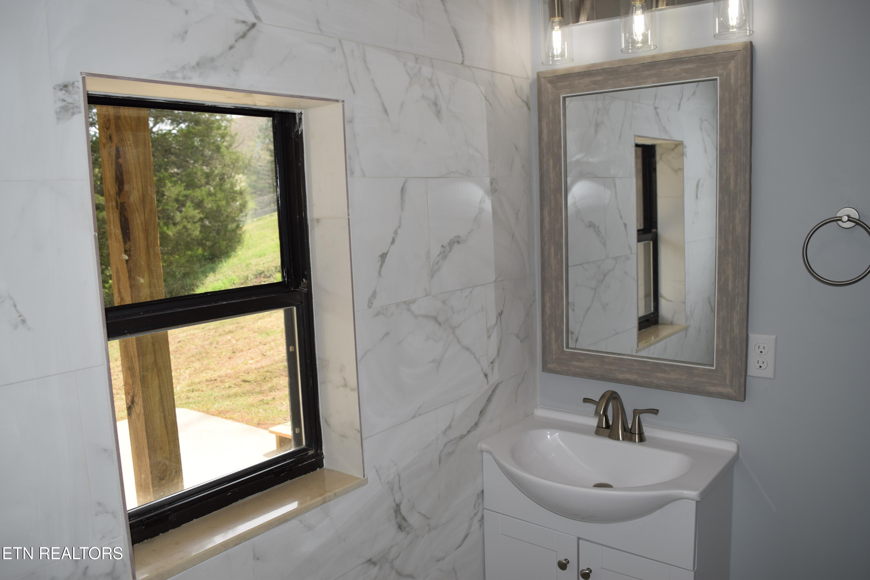 153 Watson Circle Clinton, TN 37716 - Photo 47 of 59 DSC_0832