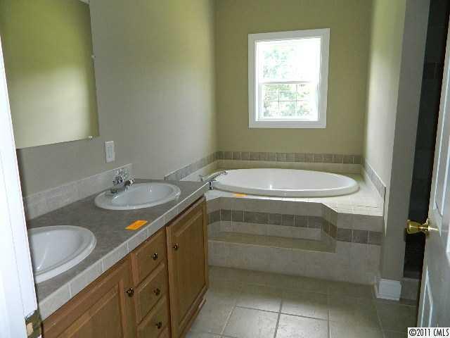 833 Myrtle Clark Kelly Road Mount Holly, NC 28120 - Photo 7 of 16 Gallery Image 7