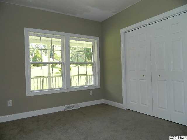 833 Myrtle Clark Kelly Road Mount Holly, NC 28120 - Photo 9 of 16 Gallery Image 9