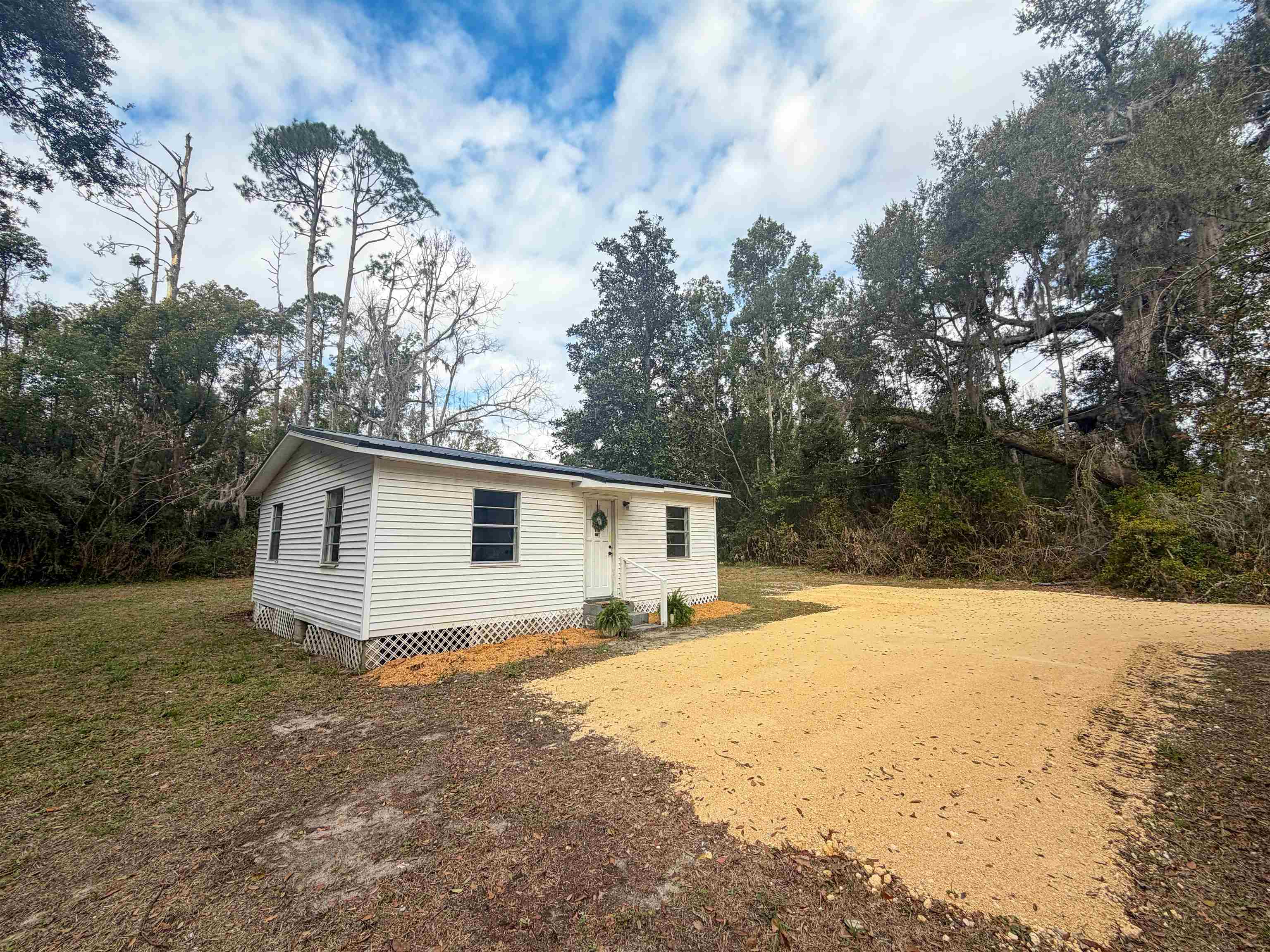207 South Hinley Street Perry, FL 32347 - Photo 2 of 17