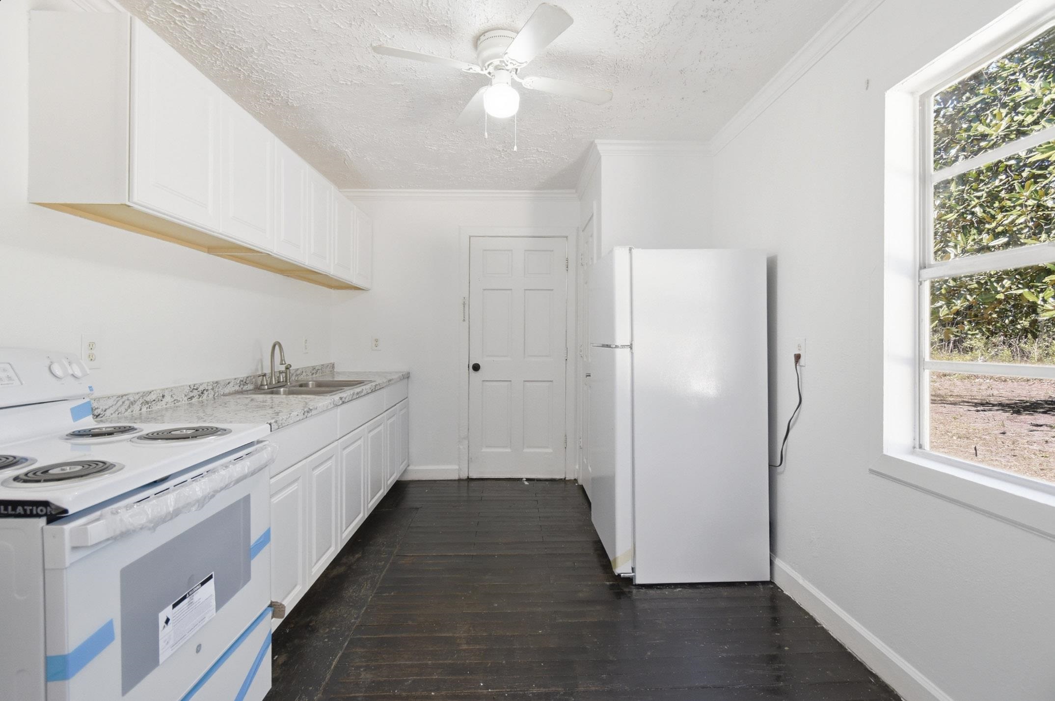 207 South Hinley Street Perry, FL 32347 - Photo 3 of 17