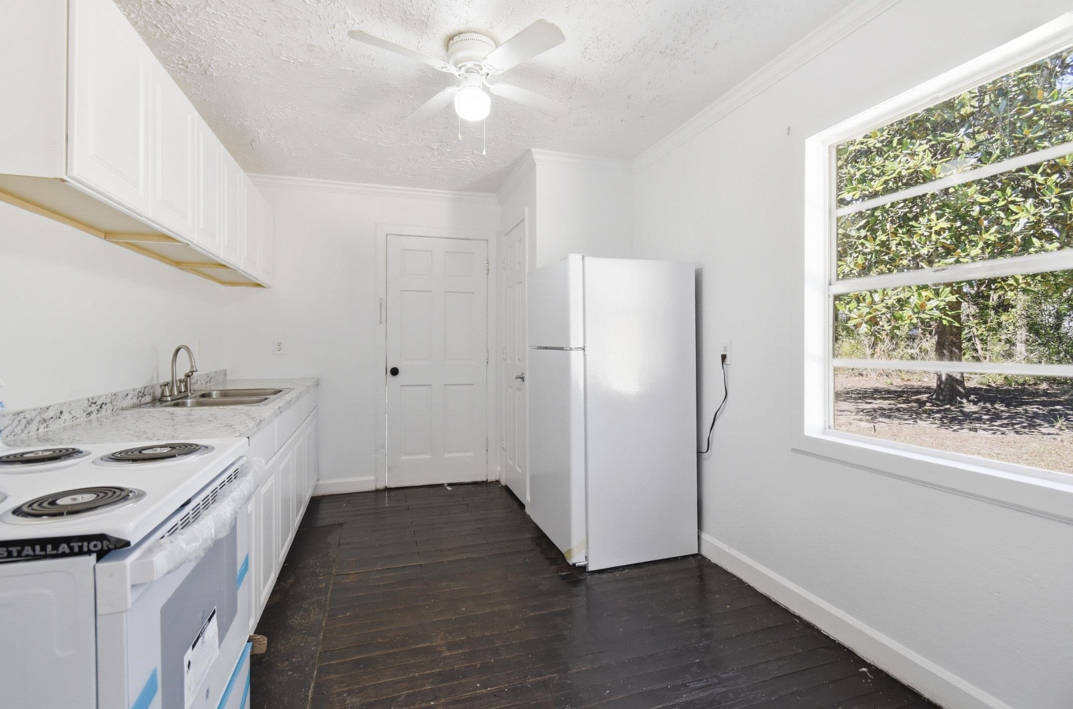 207 South Hinley Street Perry, FL 32347 - Photo 4 of 17