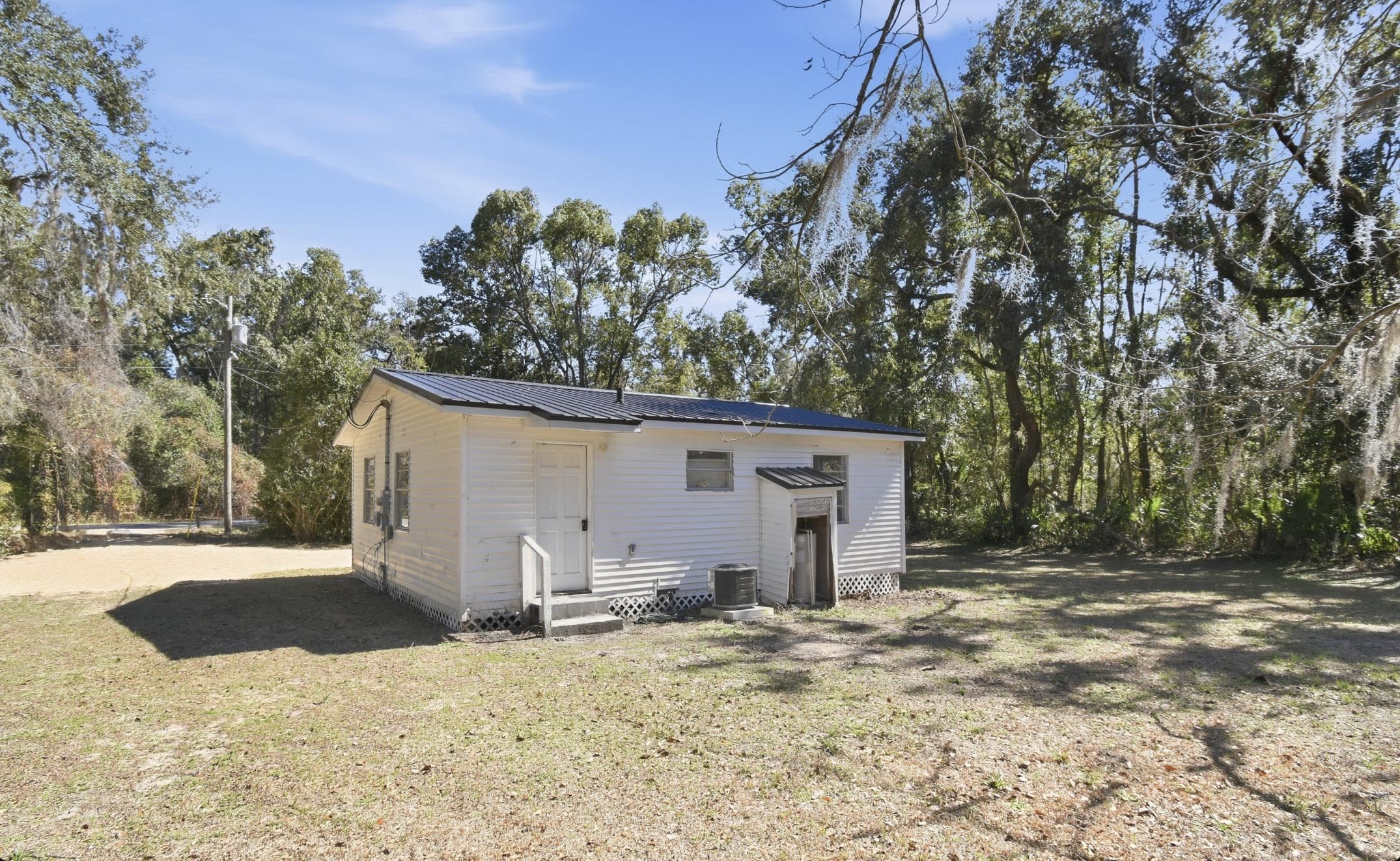 207 South Hinley Street Perry, FL 32347 - Photo 4 of 17