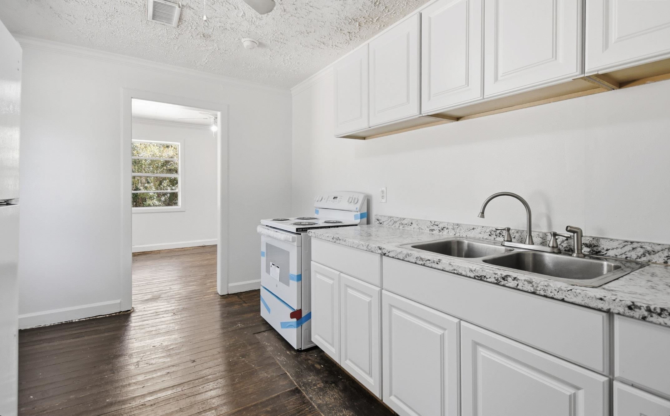 207 South Hinley Street Perry, FL 32347 - Photo 10 of 17