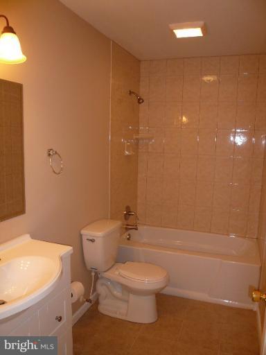 1739 Drexel Road Dundalk, MD 21222 - Photo 3 of 22 Bath
