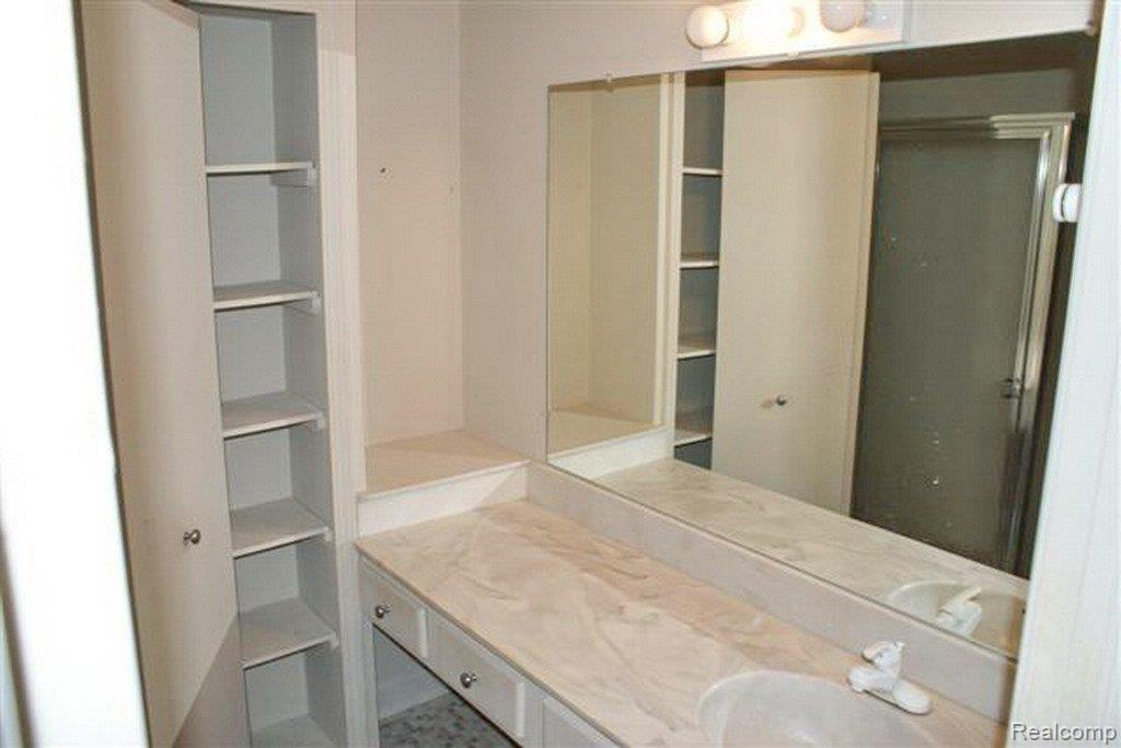 18301 West Thirteen Mile Road, Unit 3 Southfield, MI 48076 - Photo 19 of 23 Mster Bdrm Full Bath
