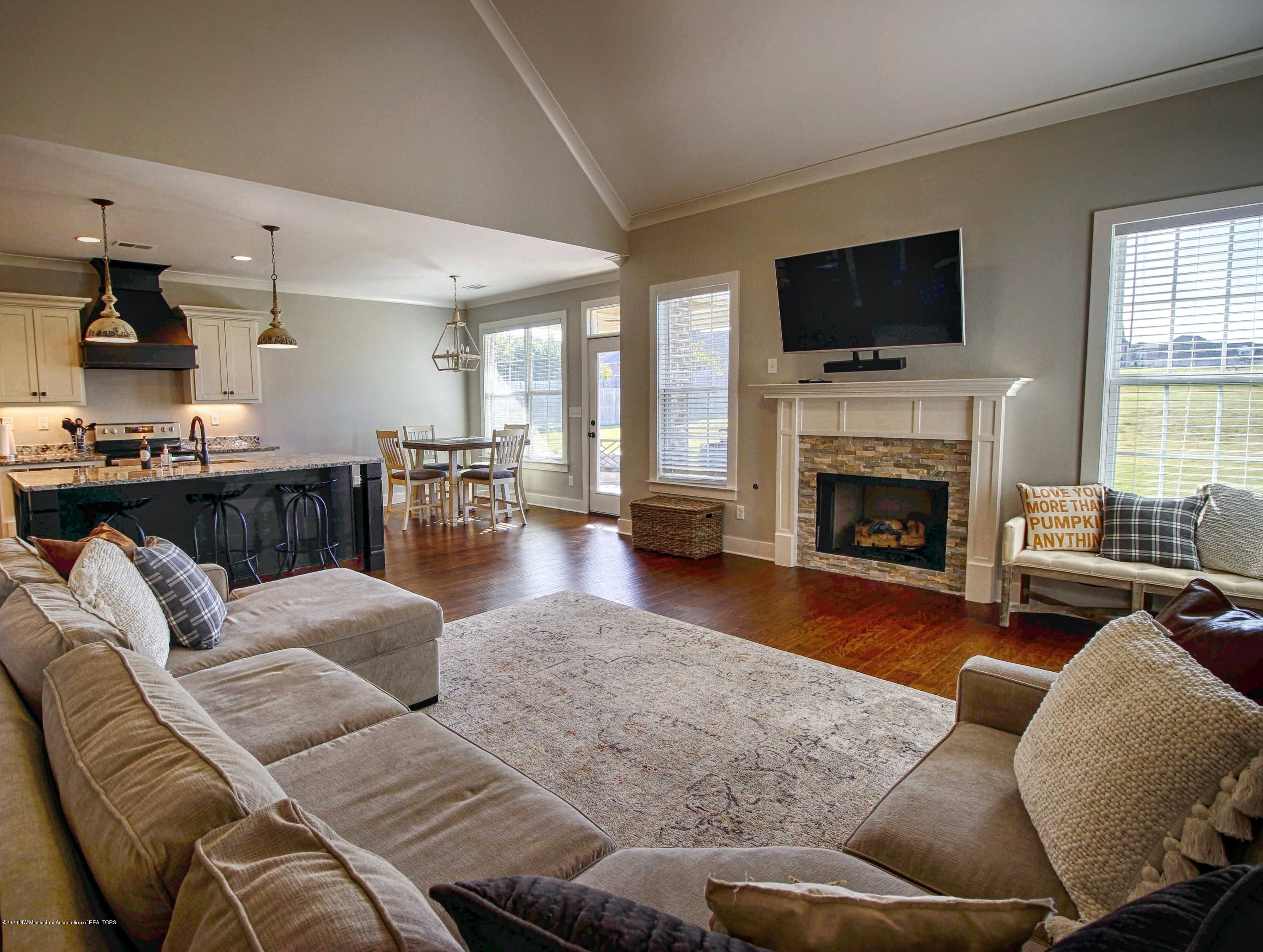 4601 West Sandidge Road Olive Branch, MS 38654 - Photo 8 of 35 Great Room