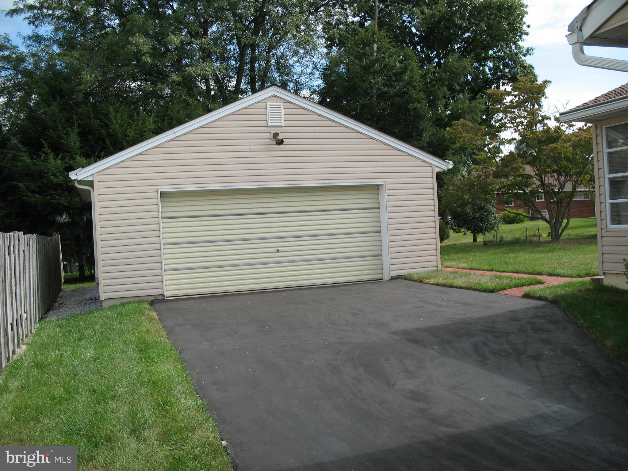 9618 Trepid Road Baltimore, MD 21236 - Photo 25 of 30 Garage