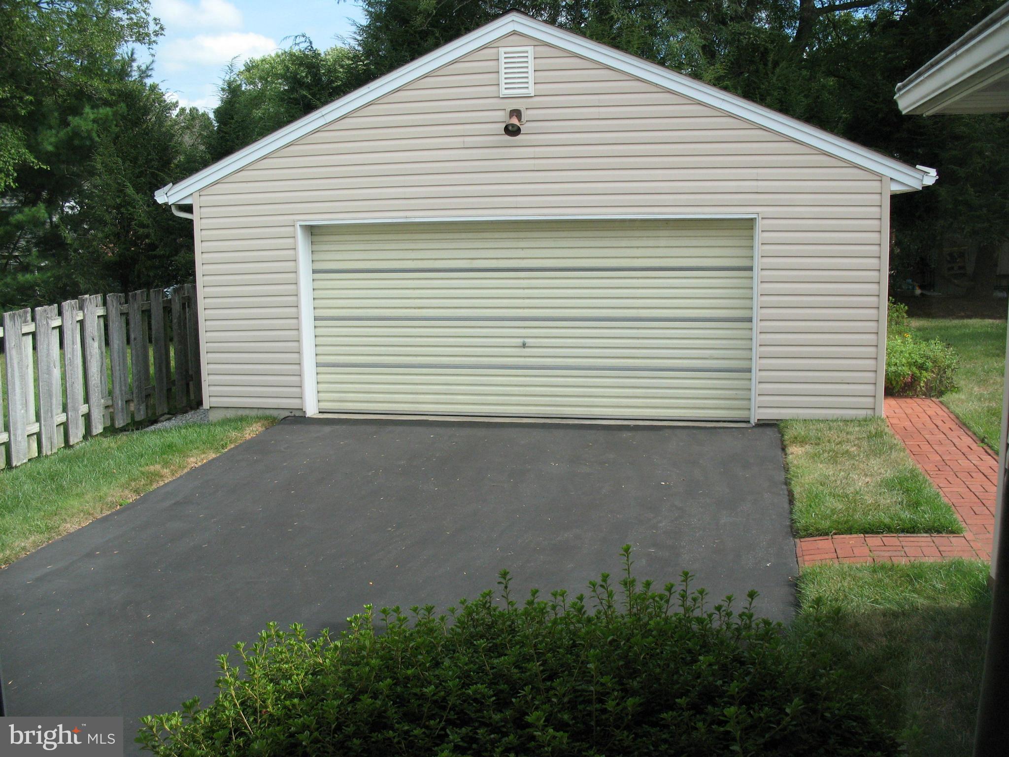 9618 Trepid Road Baltimore, MD 21236 - Photo 27 of 30 Garage