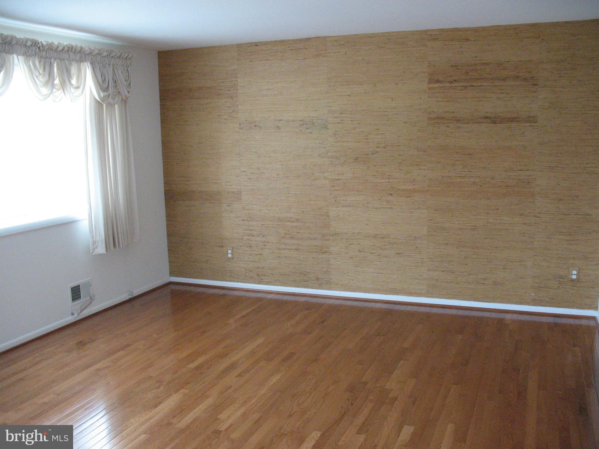 9618 Trepid Road Baltimore, MD 21236 - Photo 5 of 30 Living Room
