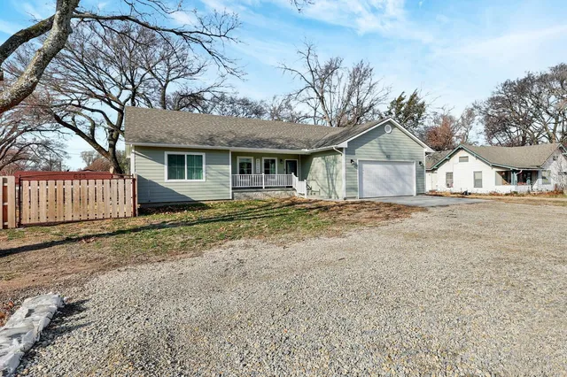 $240,000 | 613 South Forrest Street, Douglass, KS 67039