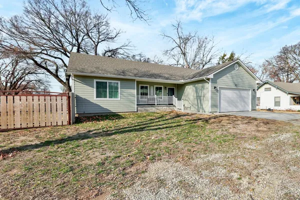 $240,000 | 613 South Forrest Street, Douglass, KS 67039