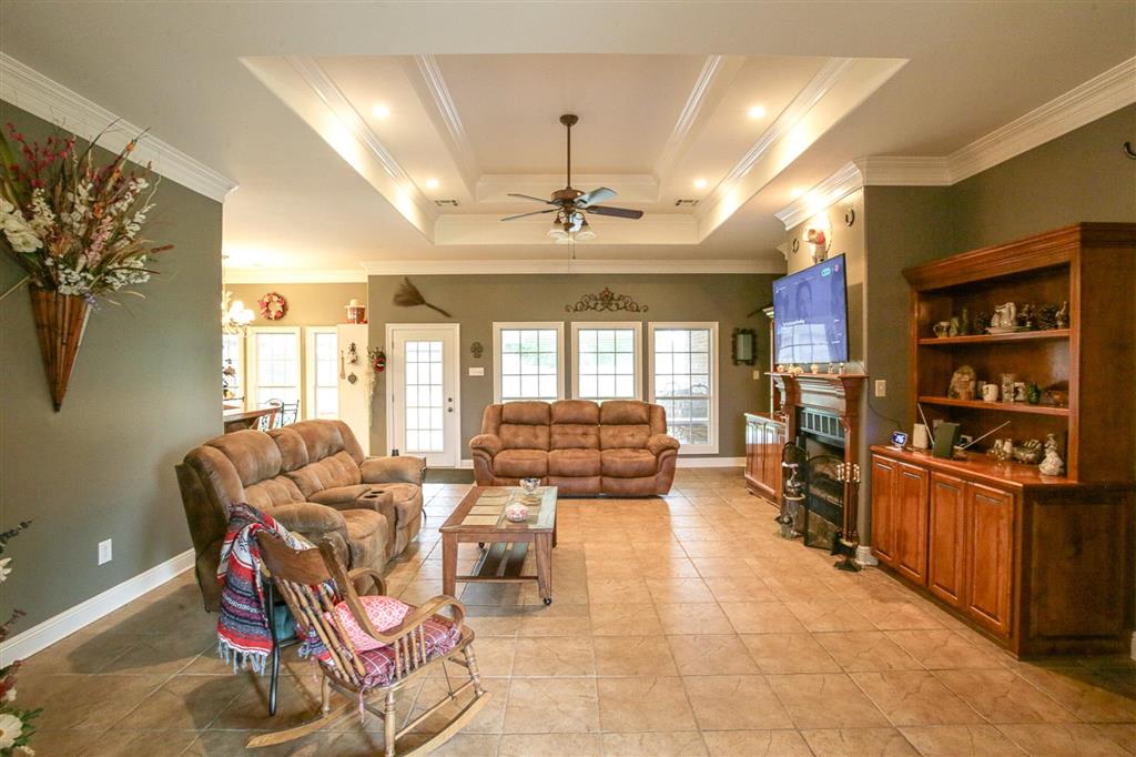 4510 Oak Ridge Drive Sulphur, LA 70665 - Photo 2 of 25 Large living Area