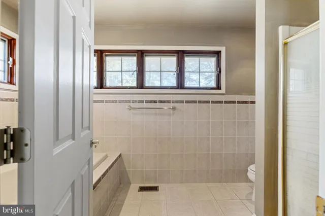 a view of a house with backyard and a tree