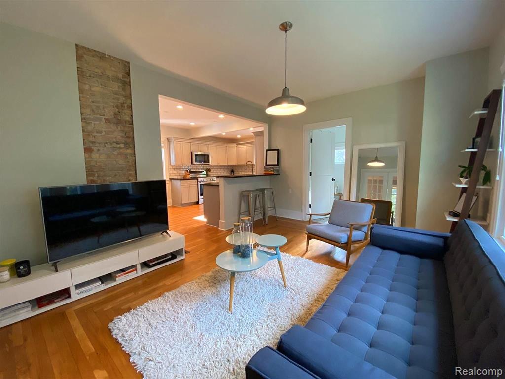 23903 Farmington Road Farmington, MI 48336 - Photo 6 of 22