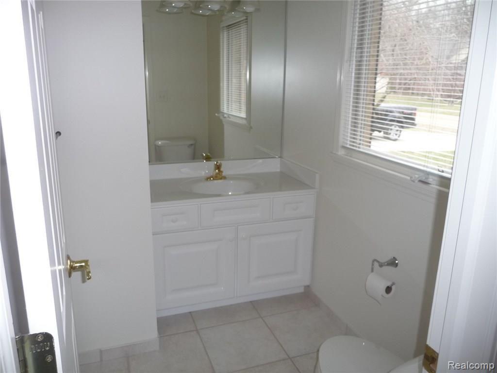 18175 Meridian Road Grosse Ile, MI 48138 - Photo 12 of 32 001 - Copy.JPG