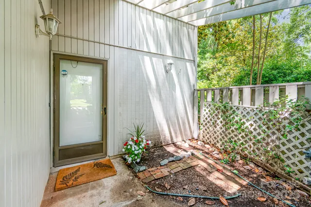 a house view with a outdoor space