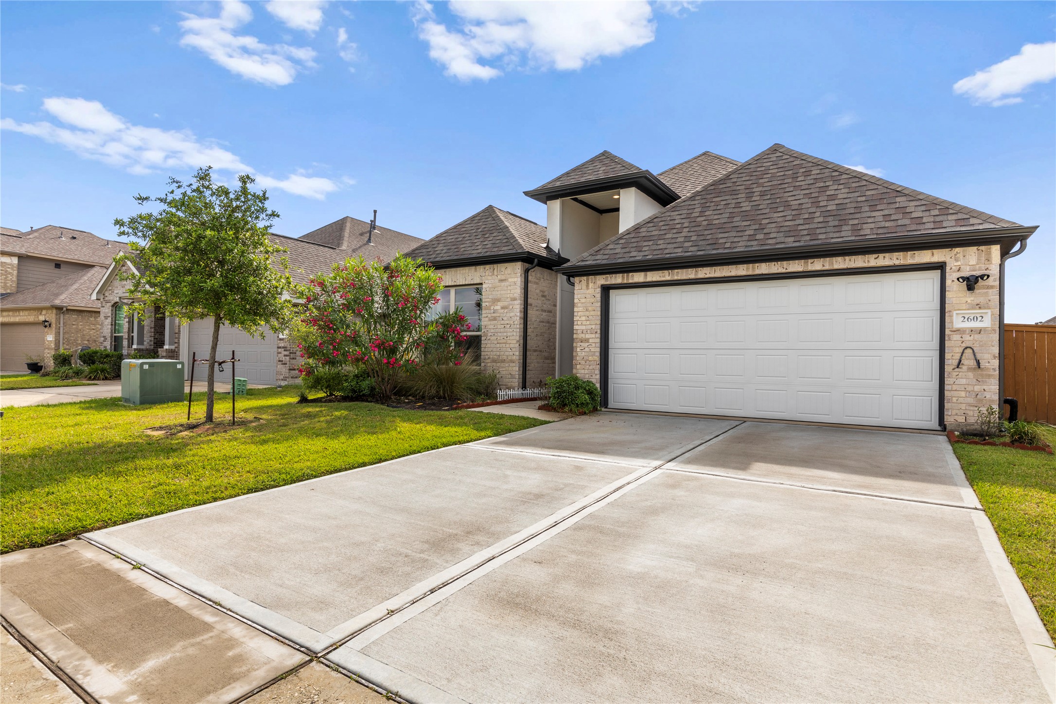 2602 Arbor Edge Crossing La Marque, TX 77568 - Photo 3 of 26 Front of House