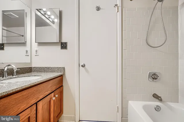 $2,300 | 123 West Barre Street, Unit 403, Baltimore, MD 21201